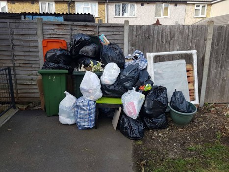 Garage clearance process with sorting of items